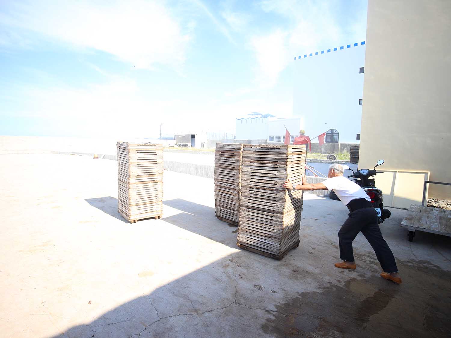 臭肉魚加工嵵裡里漁工新村〇號