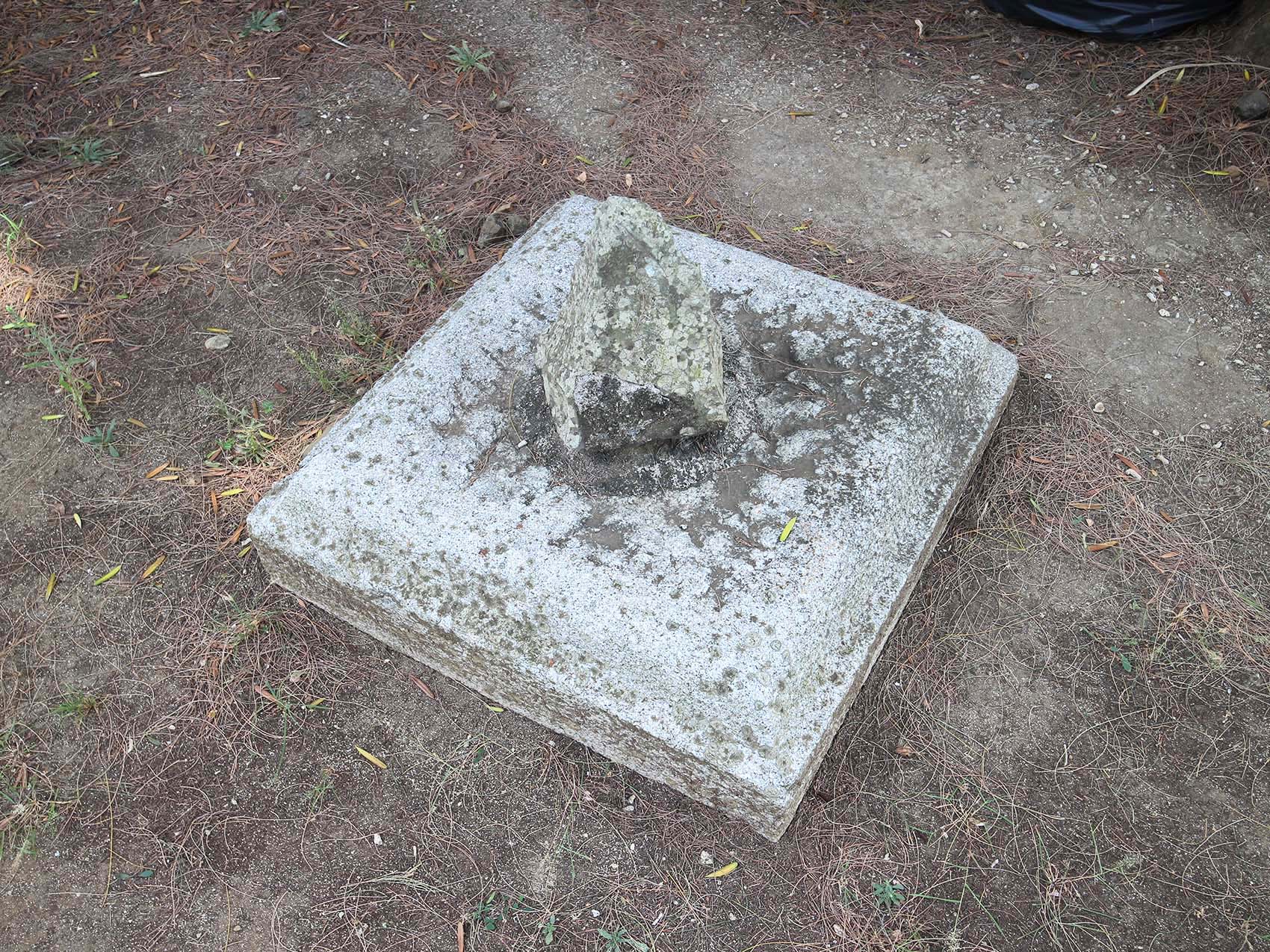 二呆藝館前石燈籠馬公市中華路230號