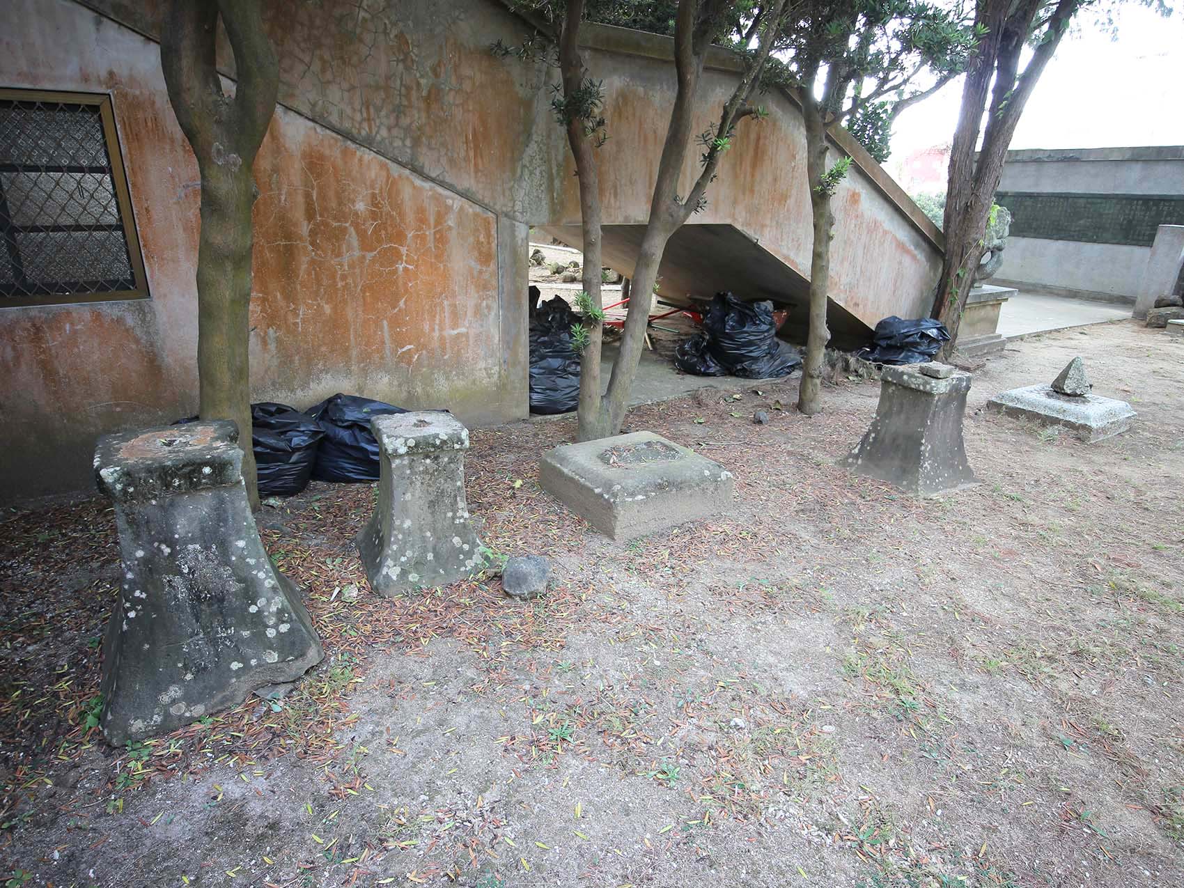 二呆藝館前石燈籠馬公市中華路230號