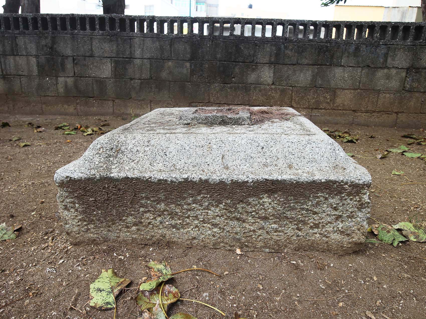 二呆藝館前石燈籠馬公市中華路230號