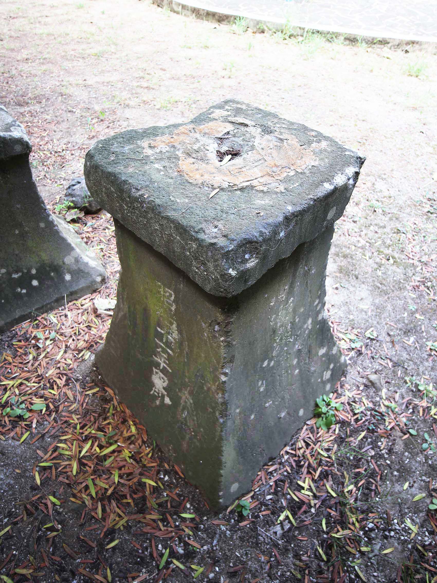 二呆藝館前石燈籠馬公市中華路230號